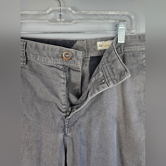Volcom Men's Flat Front Grey Chino Shorts Size: 34 - Picture 8 of 9